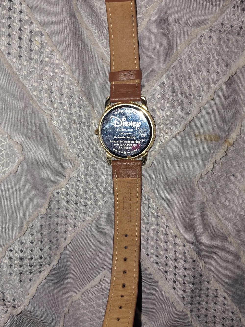 Disney Winnie The Pooh Gold Tone Cardiff Alloy Watch